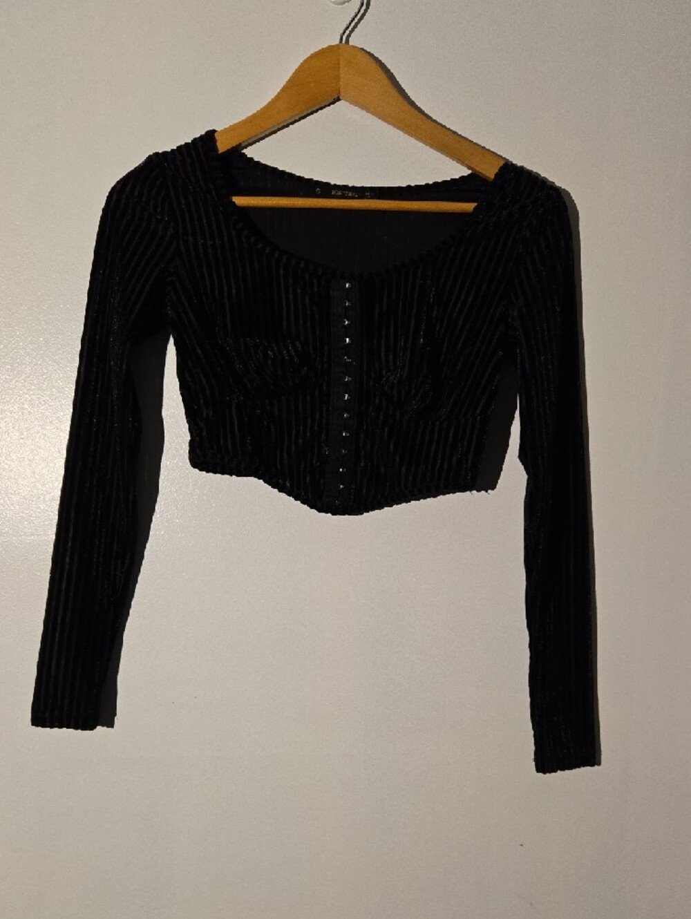 Hesperus Women's Black Ribbed Velvet Long-Sleeve Crop Top Size S